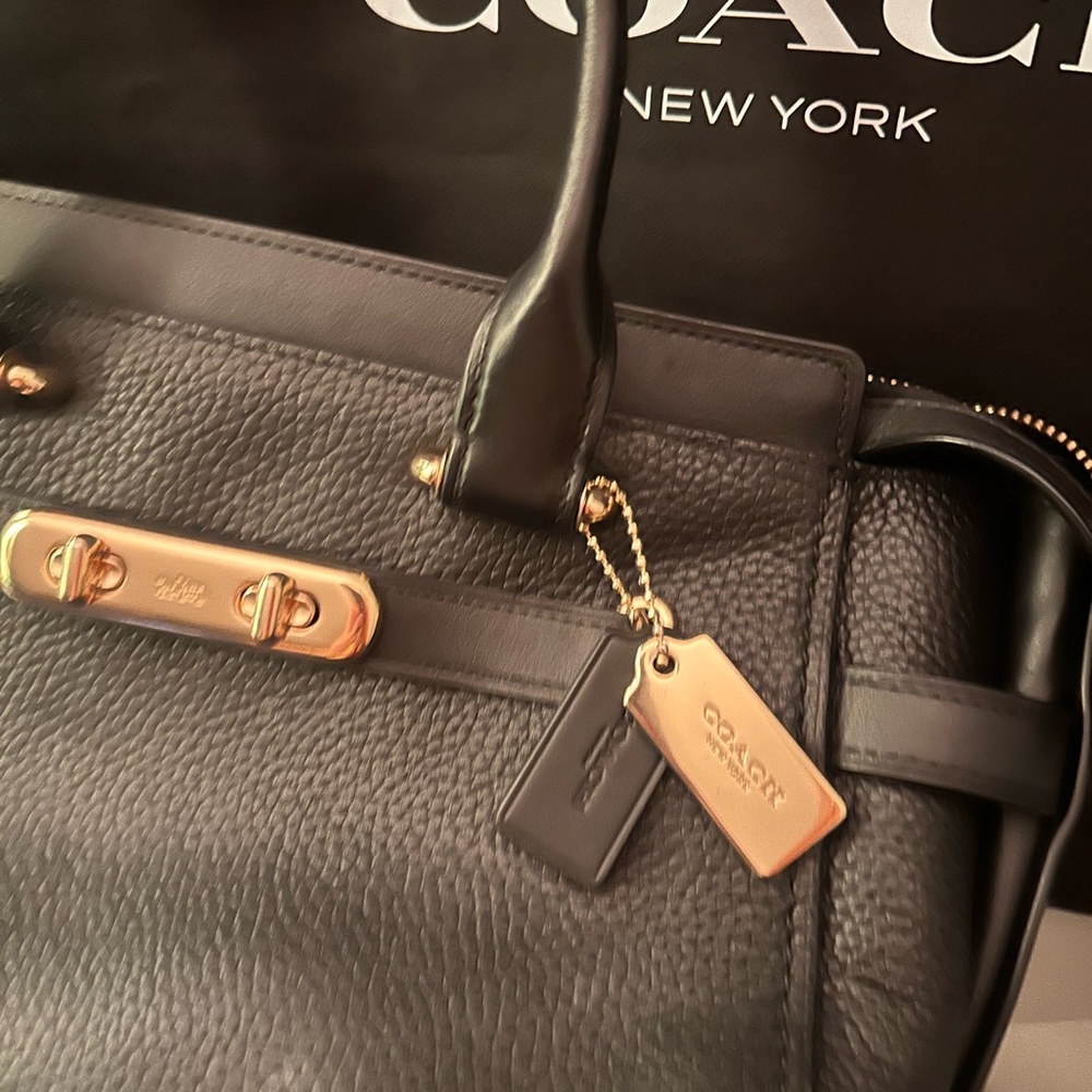 Coach Swagger Purse - Picture 9 of 9